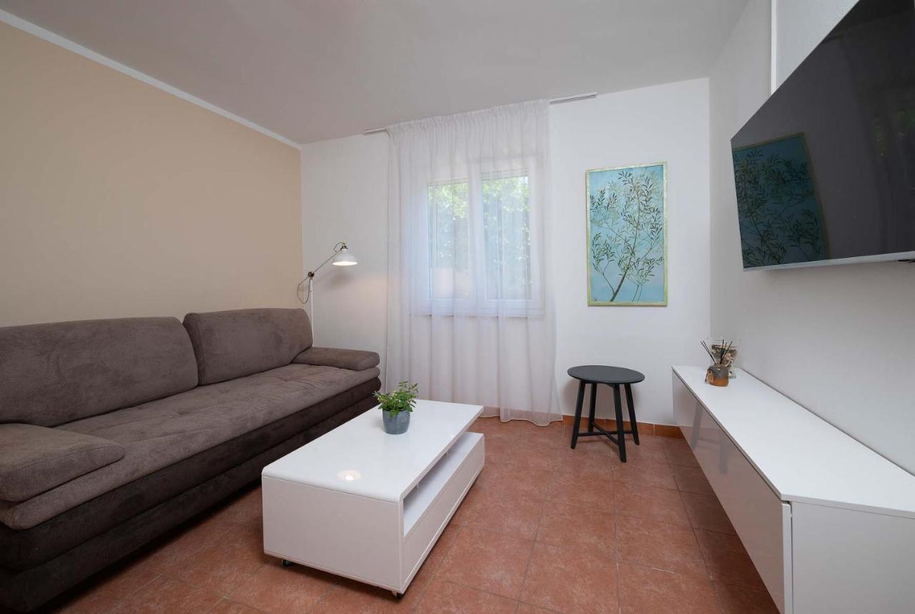 Apartments Pimpinella Premantura Exterior foto